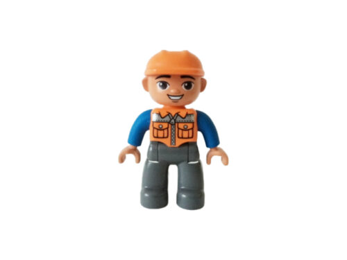 Lego_duplo_figurka_delnik_oranzova_helma_sede_kalhoty